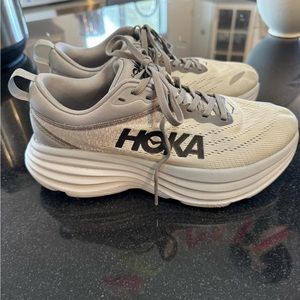 HOKA bondi 8